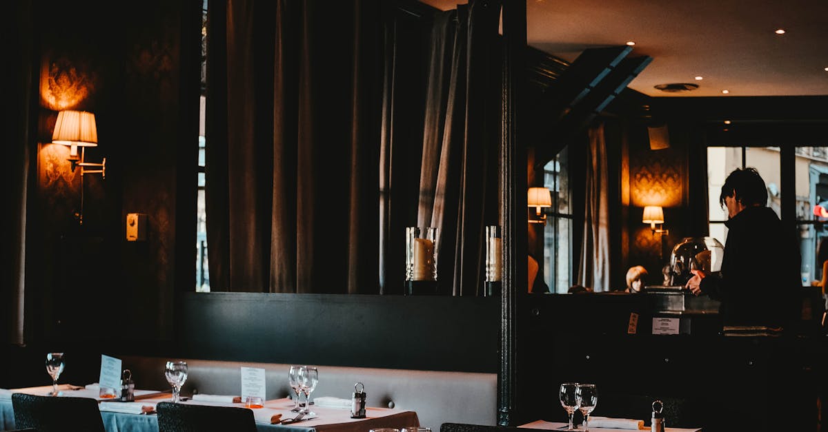 Pöytäliinojen ABC: Näin Valitset Täydellisen Materiaalin ja Tyylin Kaikkiin Juhiin