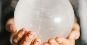 Horoskoopit - Luo säihkyvä ilme laitteillesi: löydä täydelliset säteilevän energian taustakuvat