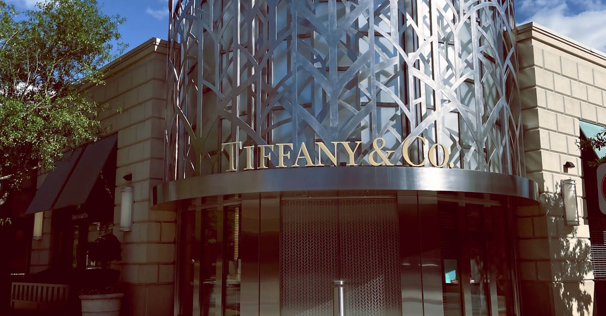 Luksusmuutto - Tutustu Pohjois-Texasin ylellisyysbrändien liikkeisiin Luksusmuutto Watchin avulla