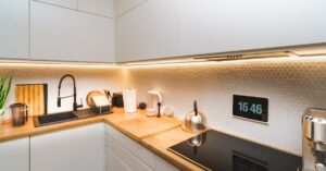 Keittokirjat - Tutustu tulevaisuuden keittiöihin: Ruoanlaittokirjat 2025 esittelee innovaatiot ja trendit