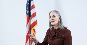 Googlen vallan kahleet: Tutkimus monopoliaseman seurauksista